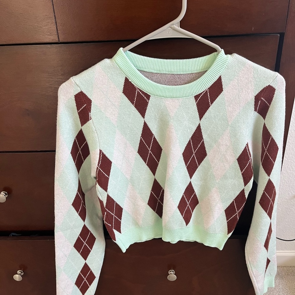 NWOT Mint Green, white and Brown Argyle Sweater. No style tags, fits xs/s